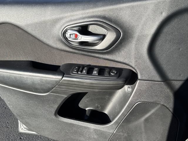 Used 2016 Jeep Cherokee Latitude w/ Cold Weather Group image 5