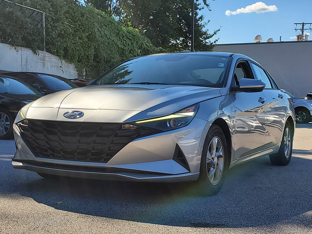 Used 2022 Hyundai Elantra SE FWD image 1