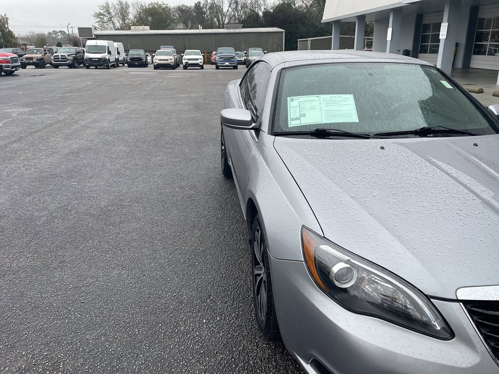 Used 2013 Chrysler 200 S image 3