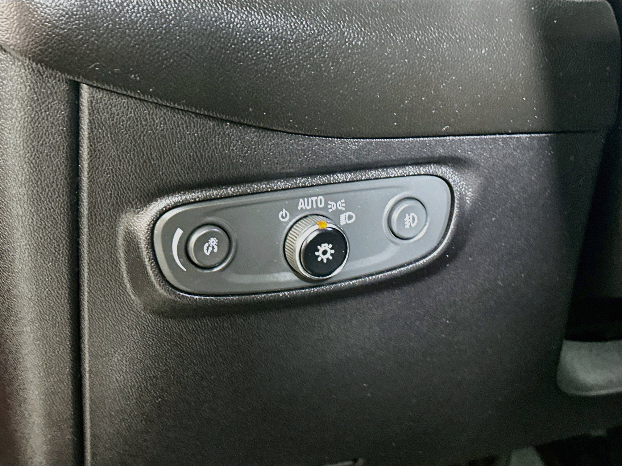 Used 2018 Chevrolet Equinox Premier FWD image 10