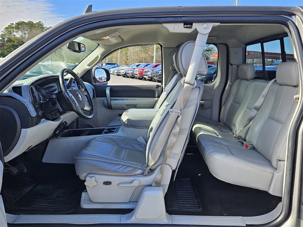 Used 2008 Chevrolet Silverado 2500 LT w/ 2LT Convenience Package image 4