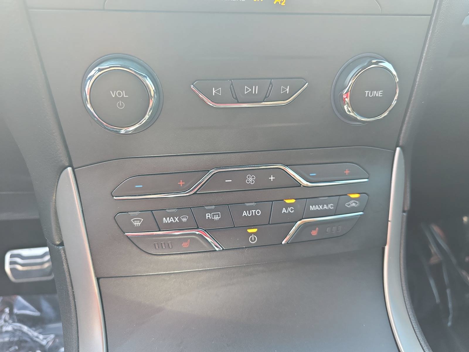 Used 2020 Ford Edge ST-Line FWD image 21