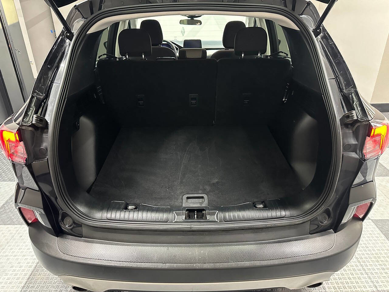 Used 2021 Ford Escape SE image 19