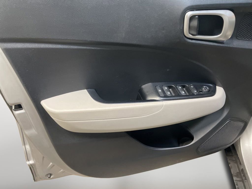 Certified 2023 Hyundai Venue SEL image 16