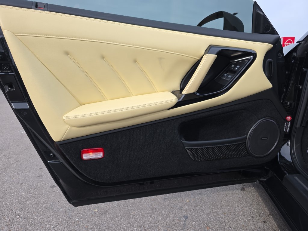 Used 2015 Nissan GT-R Premium AWD/4WD image 17
