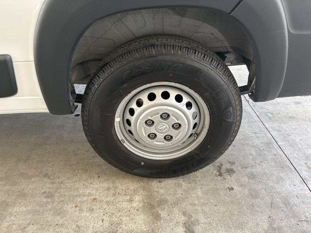 Used 2025 RAM ProMaster 2500 w/ Convenience Group FWD image 15