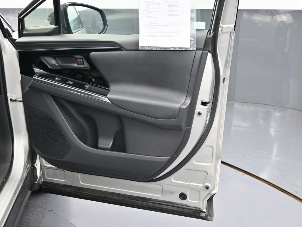 Used 2023 Toyota bZ4X Limited image 32