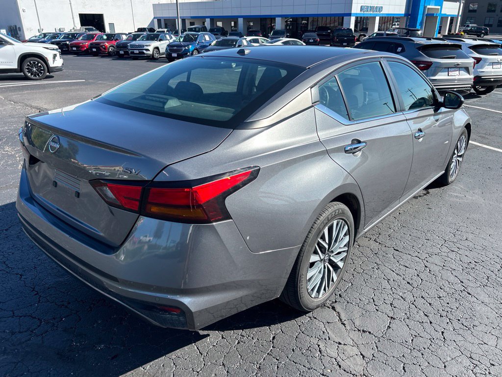 Used 2024 Nissan Altima 2.5 SV FWD image 5
