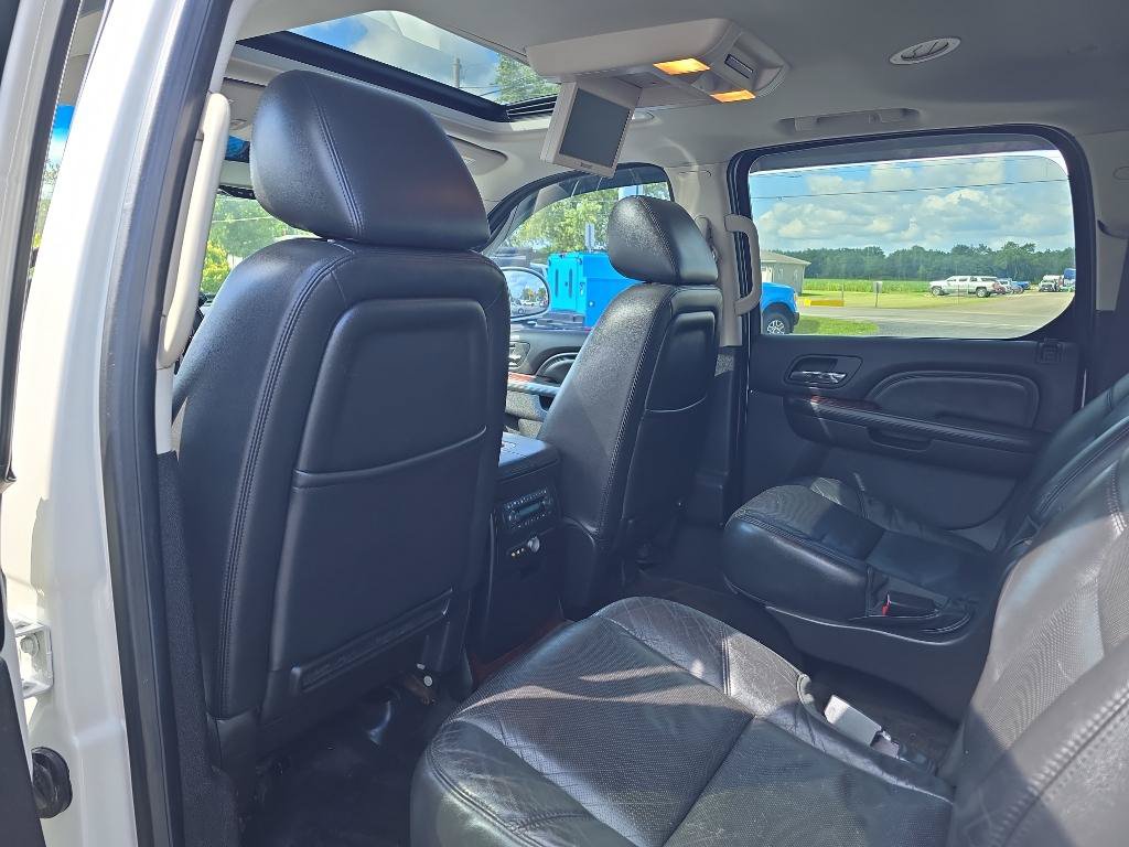 Used 2012 Cadillac Escalade ESV Luxury AWD/4WD image 17