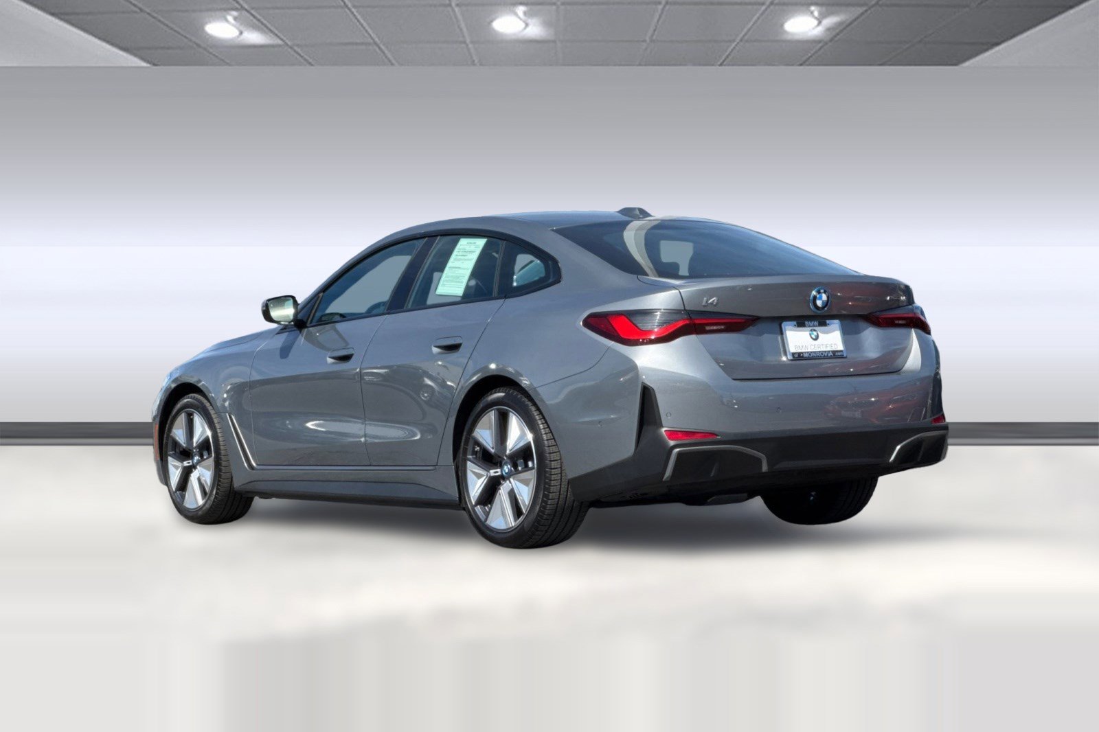 Used 2023 BMW i4 eDrive35 image 3