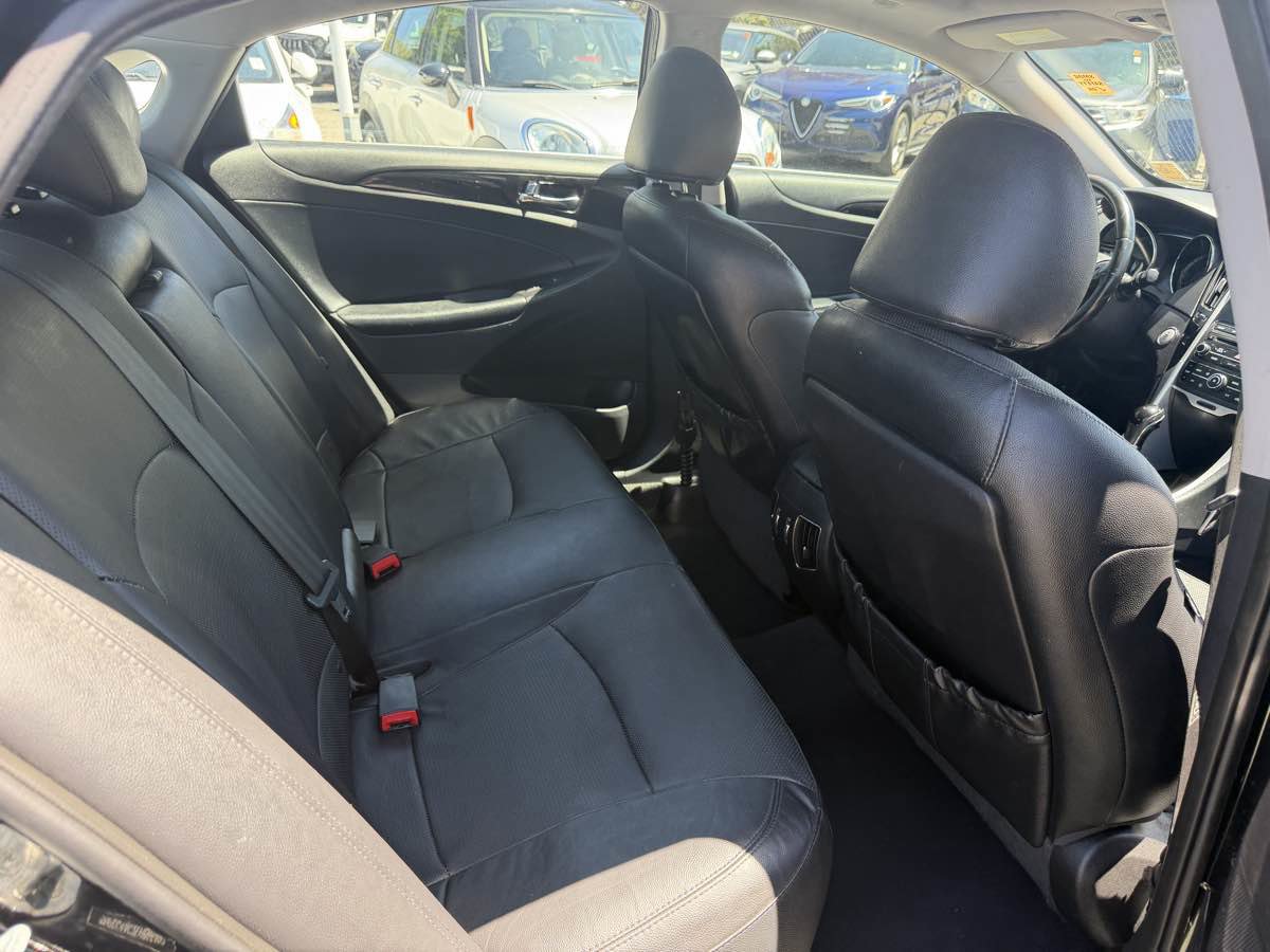 Used 2014 Hyundai Sonata Limited w/ Technology Package 05 FWD image 13