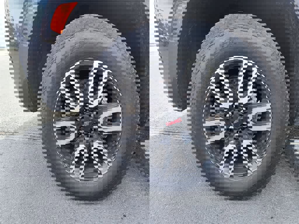 Used 2023 GMC Yukon AT4 image 10