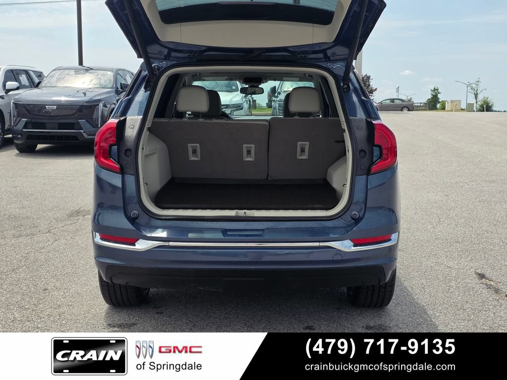 Used 2024 GMC Terrain Denali w/ Denali Premium Package AWD/4WD image 7