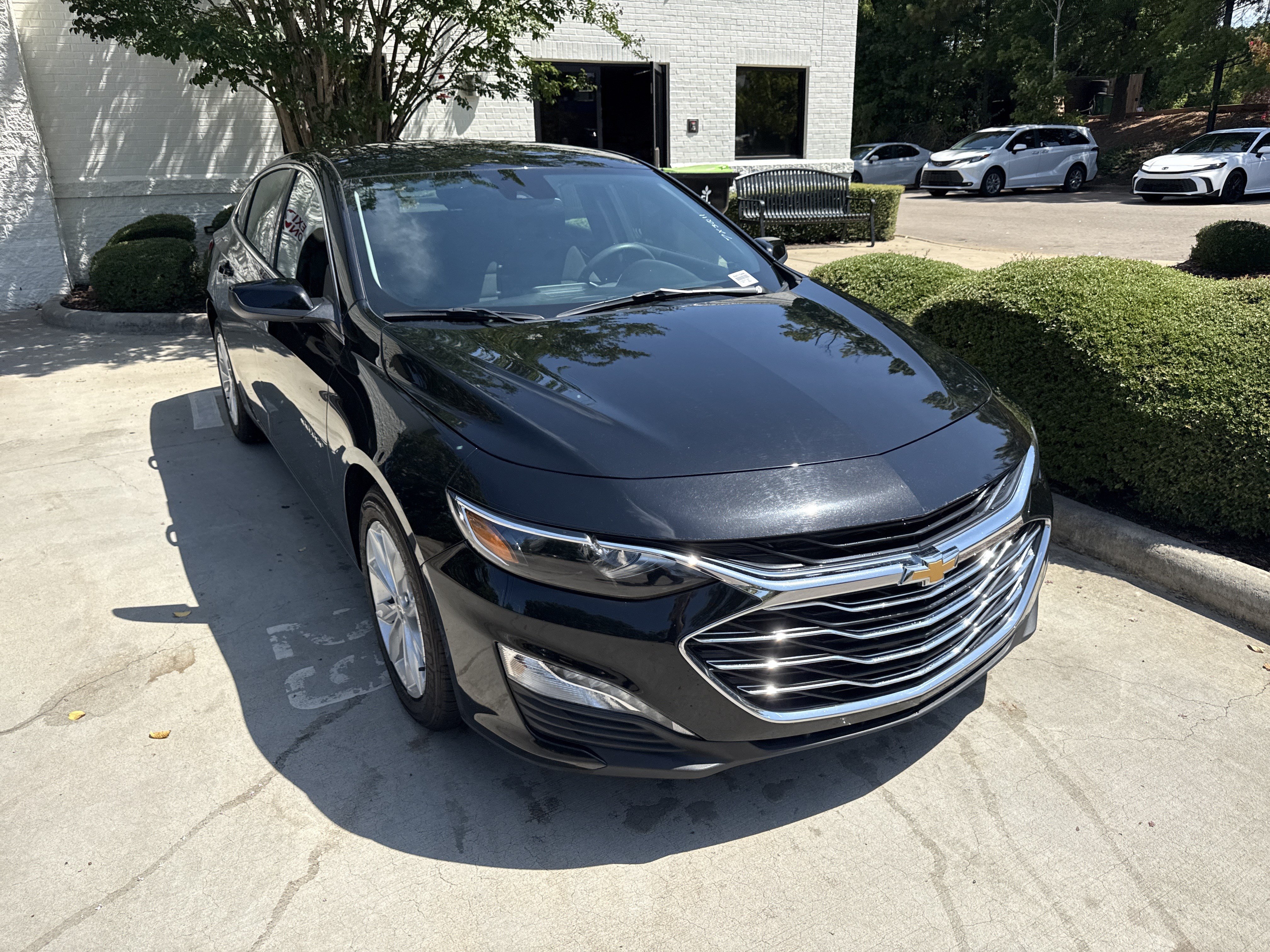 Used 2025 Chevrolet Malibu LT FWD image 3