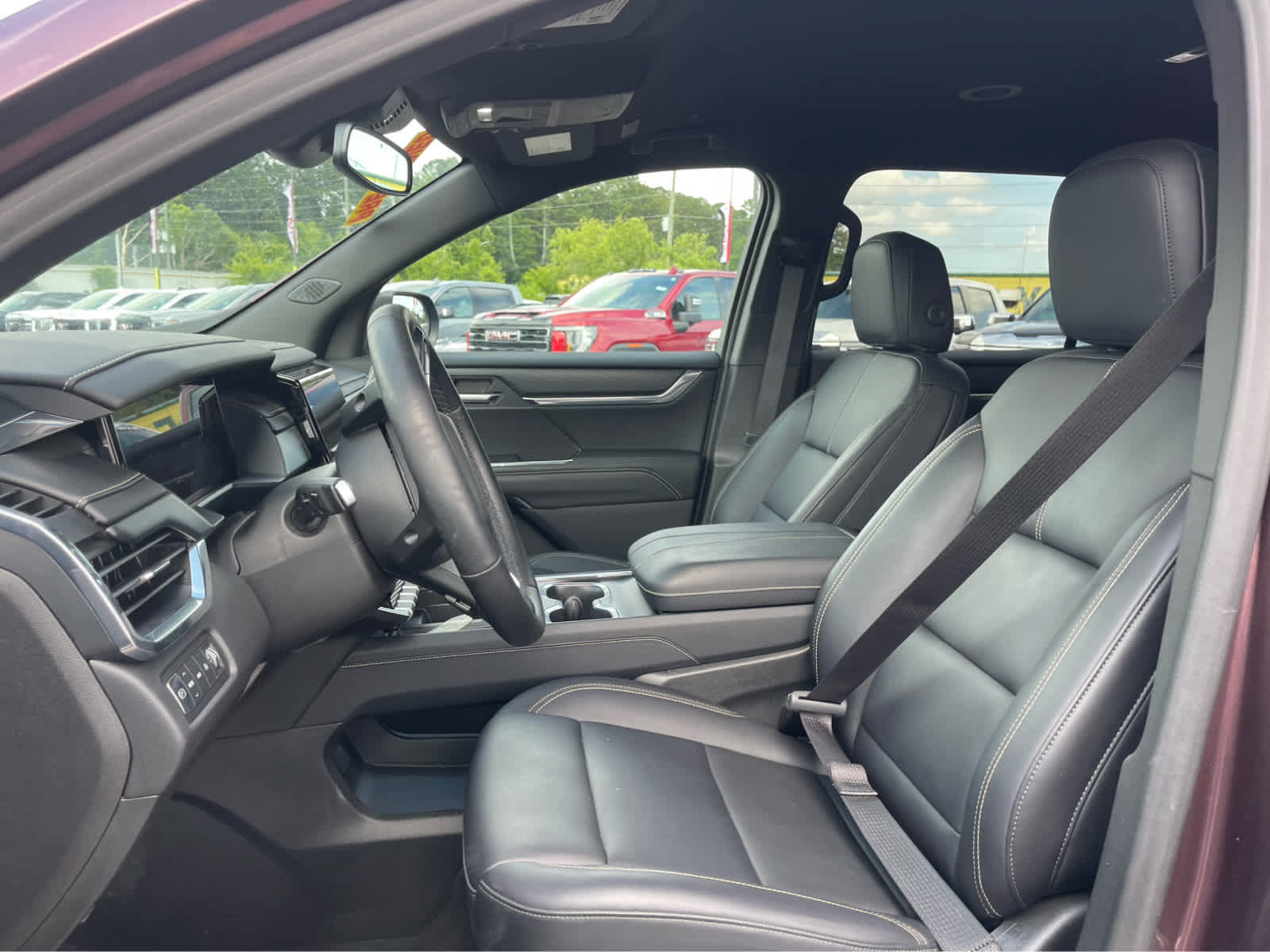 Used 2024 GMC Acadia Elevation w/ Luxury Package AWD/4WD image 12