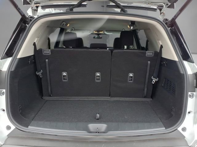 Used 2025 Nissan Pathfinder SV image 11