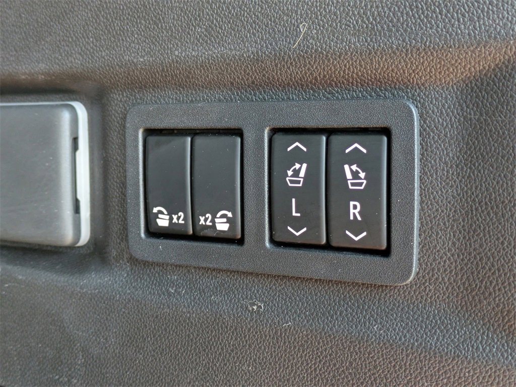 Used 2021 GMC Yukon AT4 w/ Rear Media and Nav Package image 15