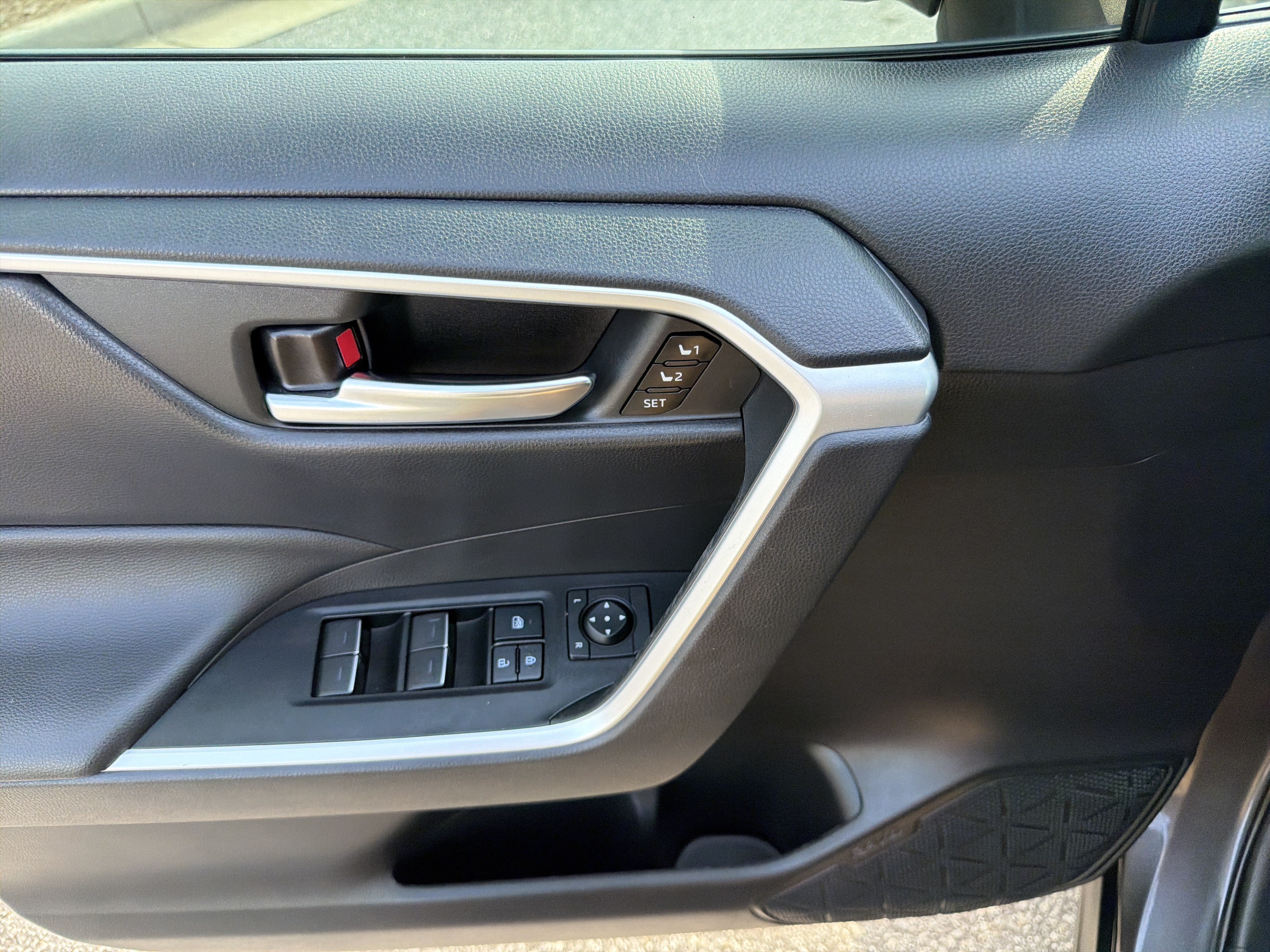 Certified 2022 Toyota RAV4 XLE Premium AWD/4WD image 19