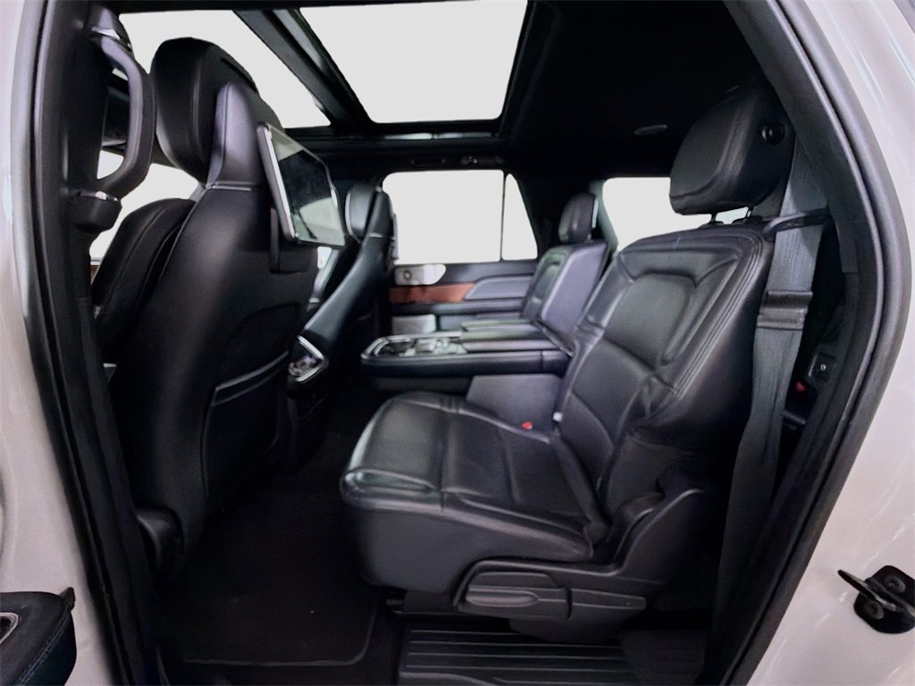 Used 2020 Lincoln Navigator L Reserve w/ Equipment Group 208A Reserve image 25