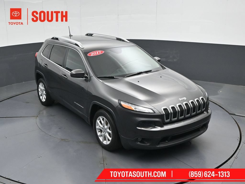 Used 2017 Jeep Cherokee Latitude w/ Comfort & Sound Group FWD image 43