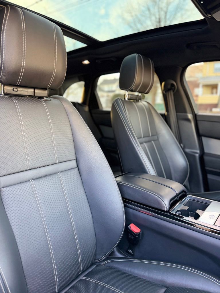 Used 2019 Land Rover Range Rover Velar R-Dynamic SE image 13