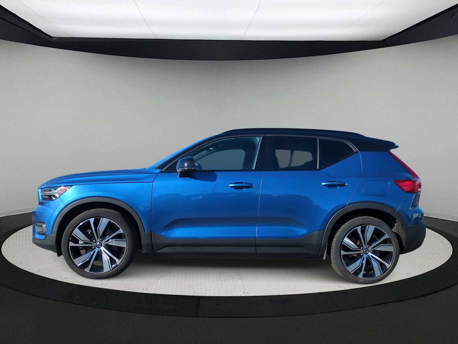 Used 2021 Volvo XC40 P8 Recharge w/ Advanced Package image 5