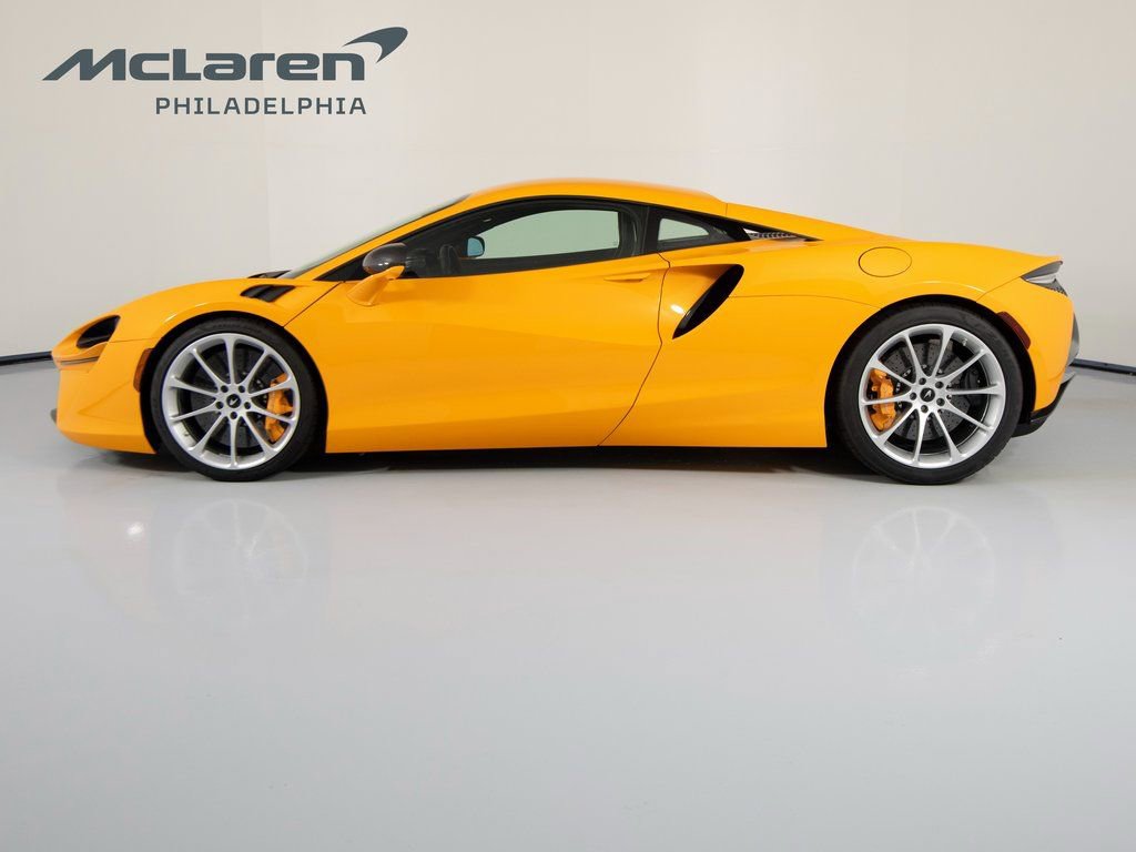 Used 2023 McLaren Artura image 8