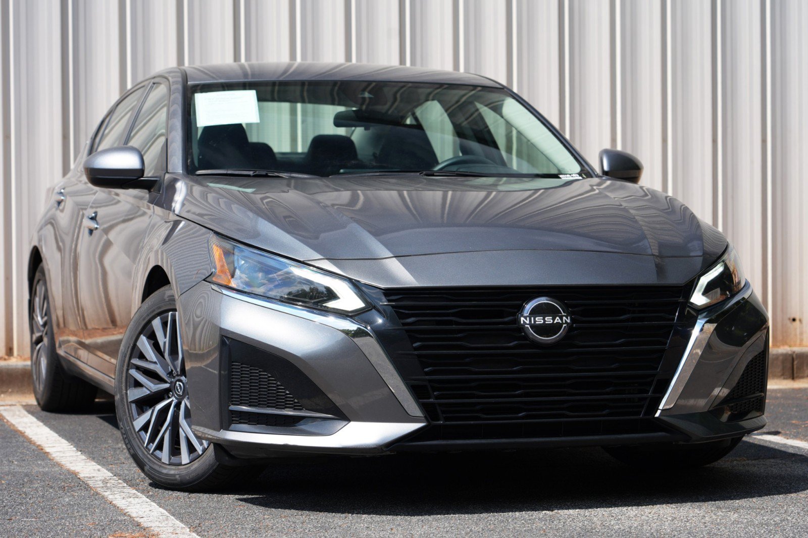 Used 2023 Nissan Altima 2.5 SV FWD image 2