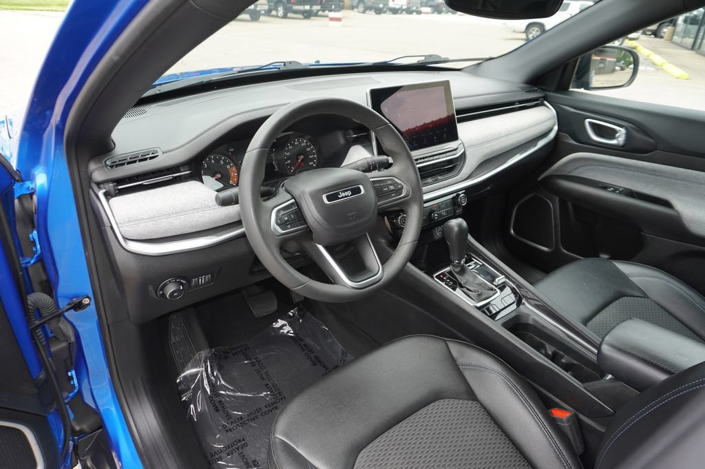 Used 2024 Jeep Compass Latitude AWD/4WD image 25