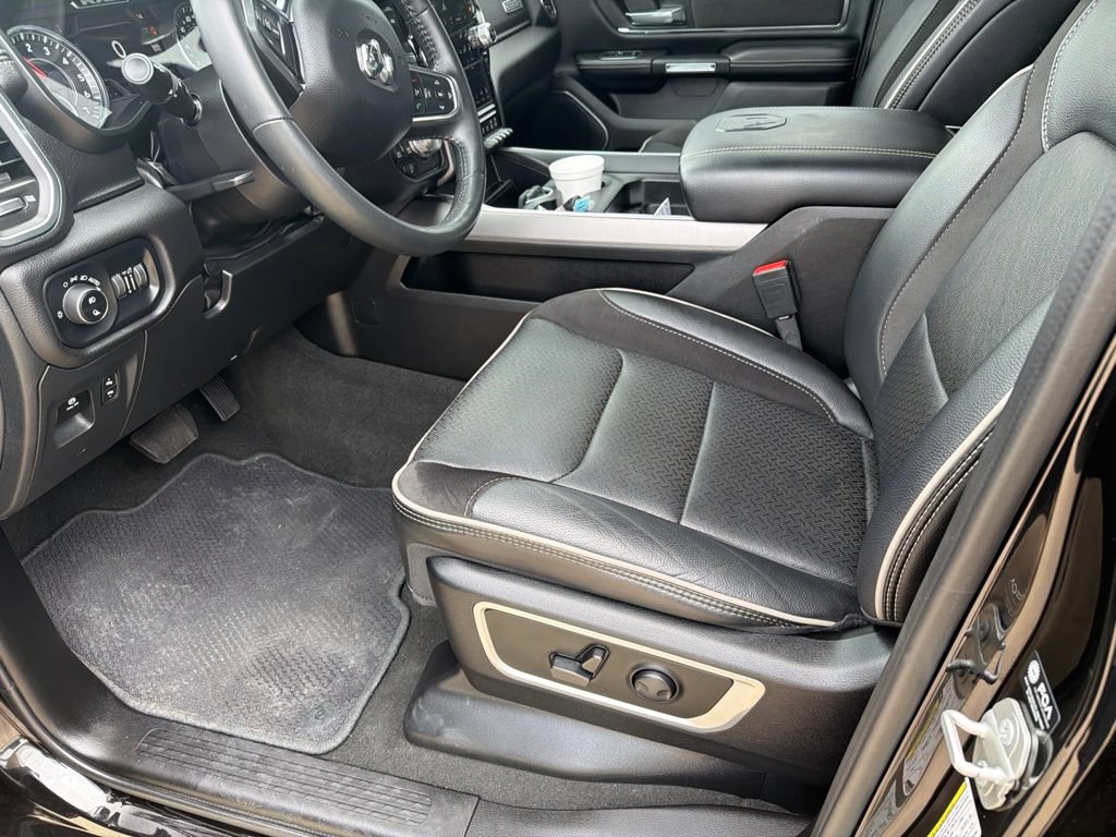 Used 2024 RAM 1500 Laramie AWD/4WD image 8