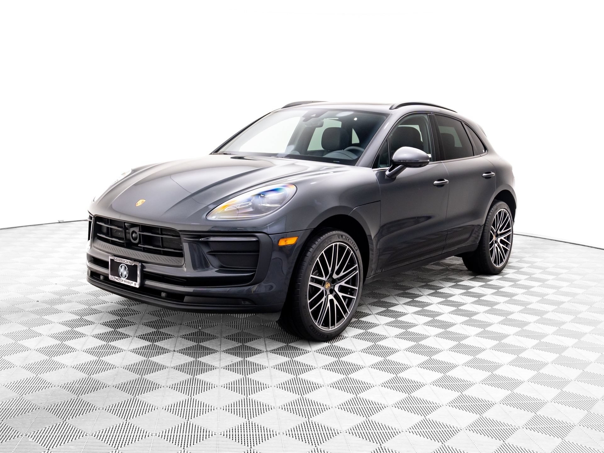 Certified 2026 Porsche Macan AWD/4WD image 1