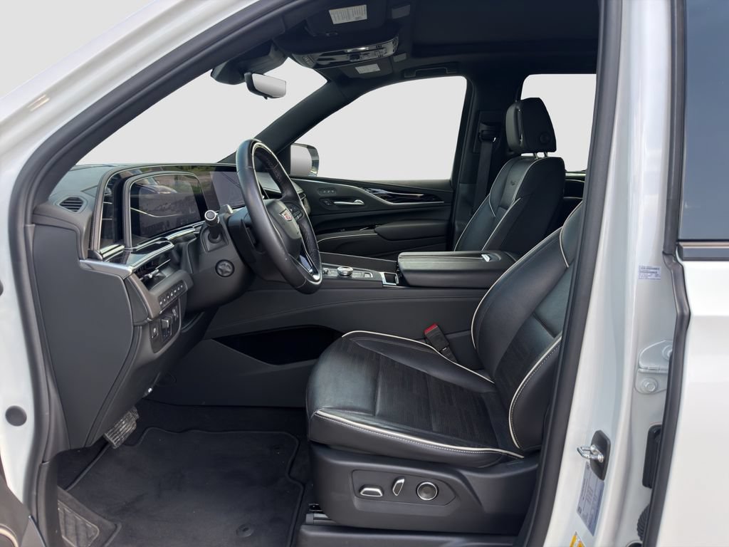 Used 2024 Cadillac Escalade Sport w/ LPO, ONYX Package AWD/4WD image 9