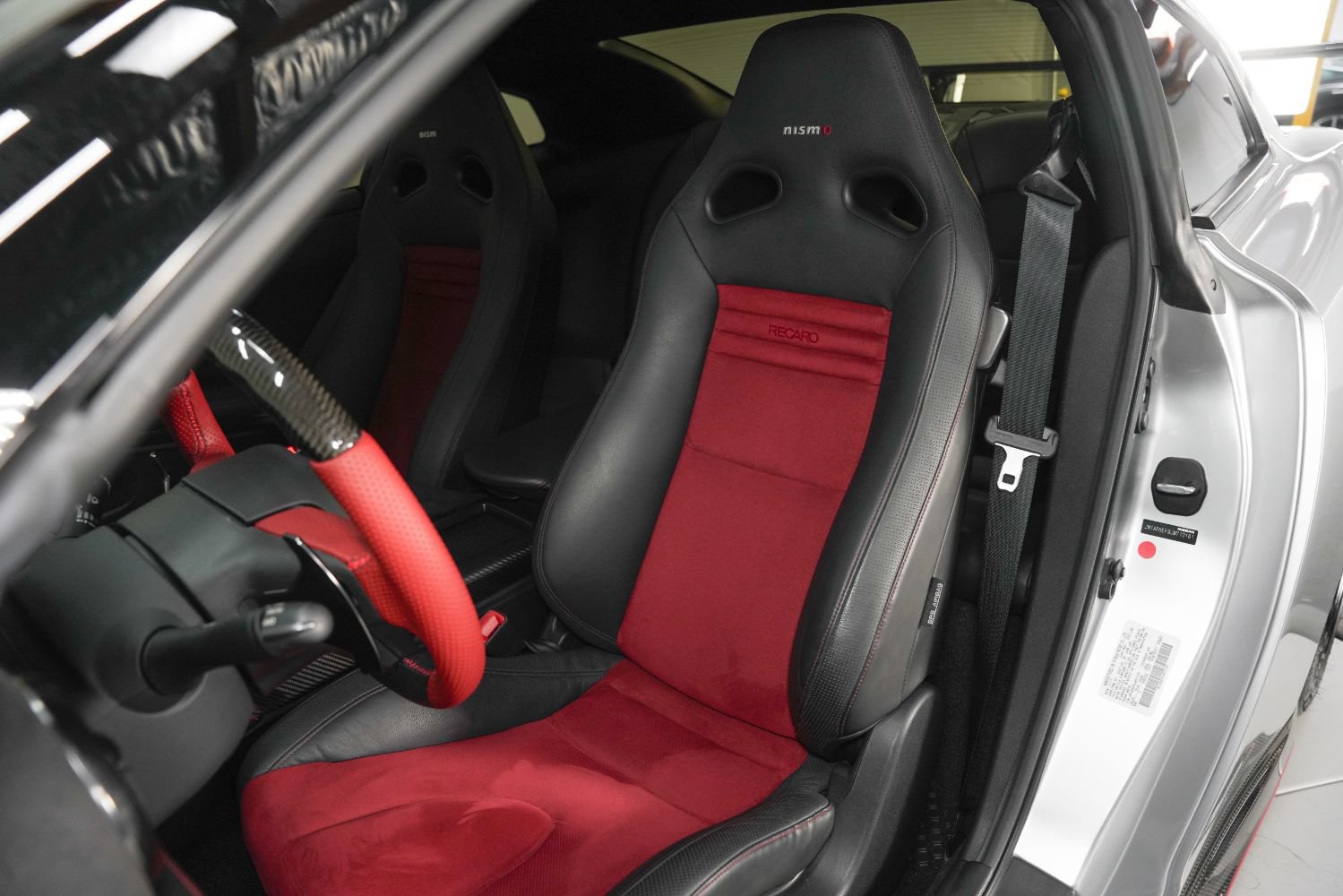 Used 2018 Nissan GT-R NISMO AWD/4WD image 38