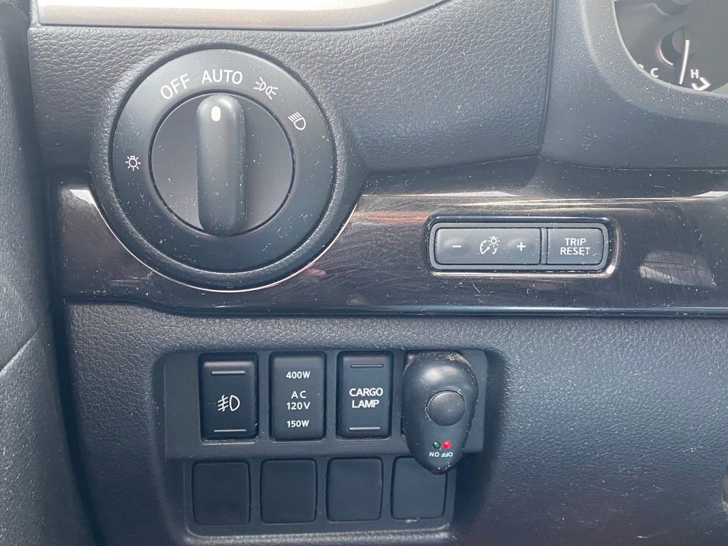 Used 2017 Nissan Titan SV AWD/4WD image 27