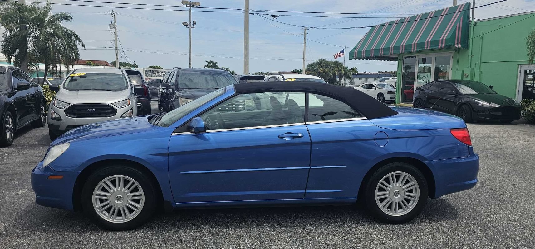 Used 2008 Chrysler Sebring Touring FWD image 2