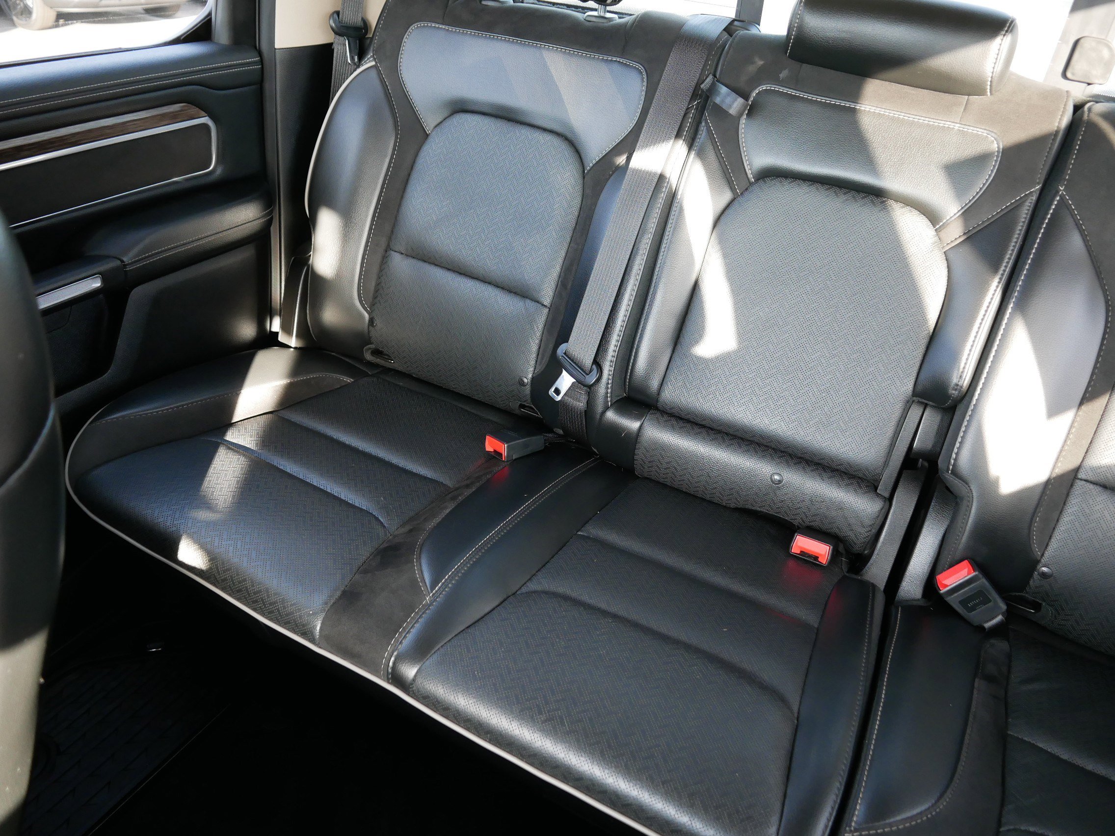 Used 2019 RAM 1500 Laramie image 12