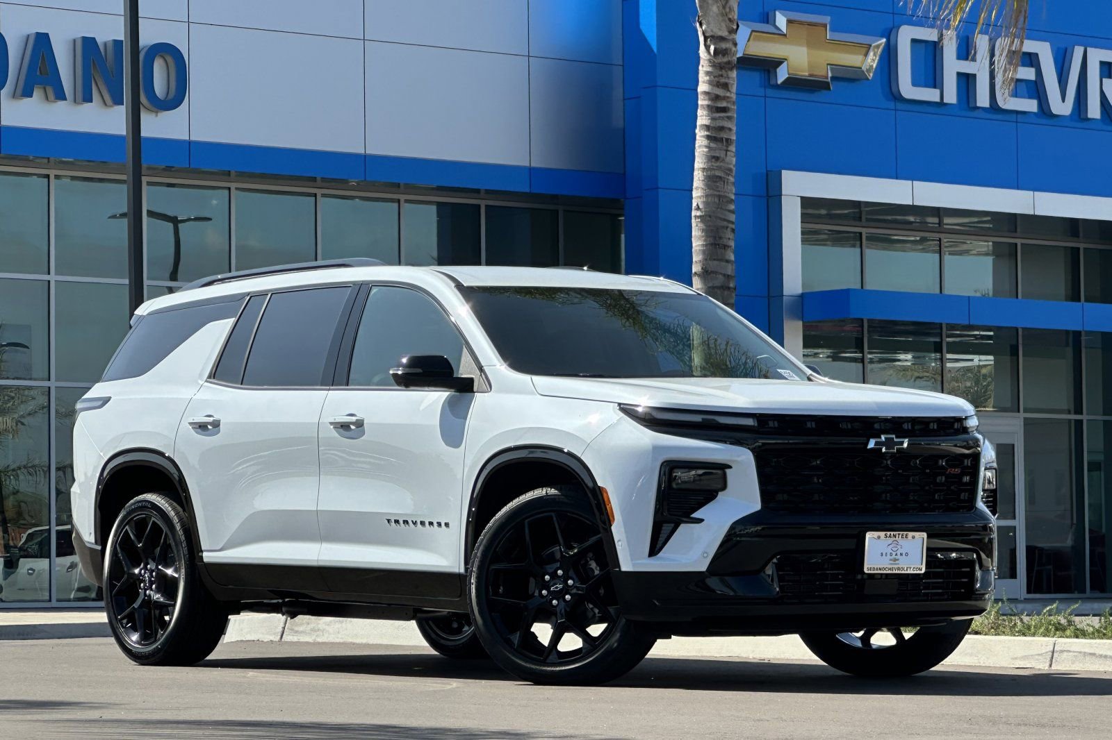 New 2026 Chevrolet Traverse RS image 2