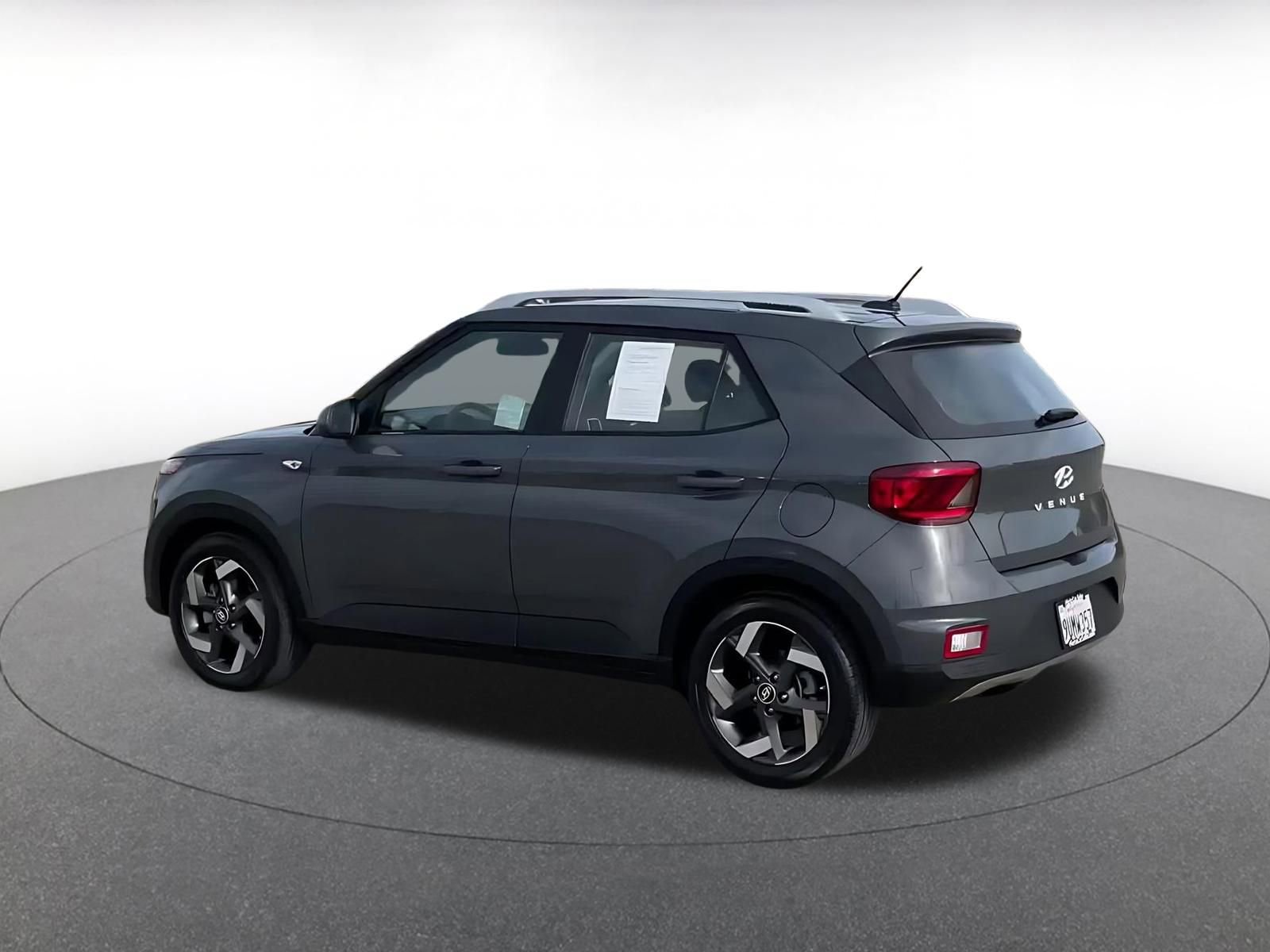 Used 2025 Hyundai Venue SEL image 10