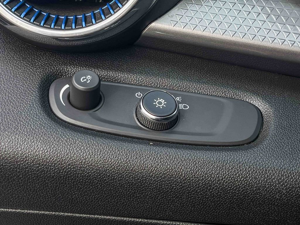 Certified 2025 Chevrolet Trax LT w/ LT Convenience Package image 44