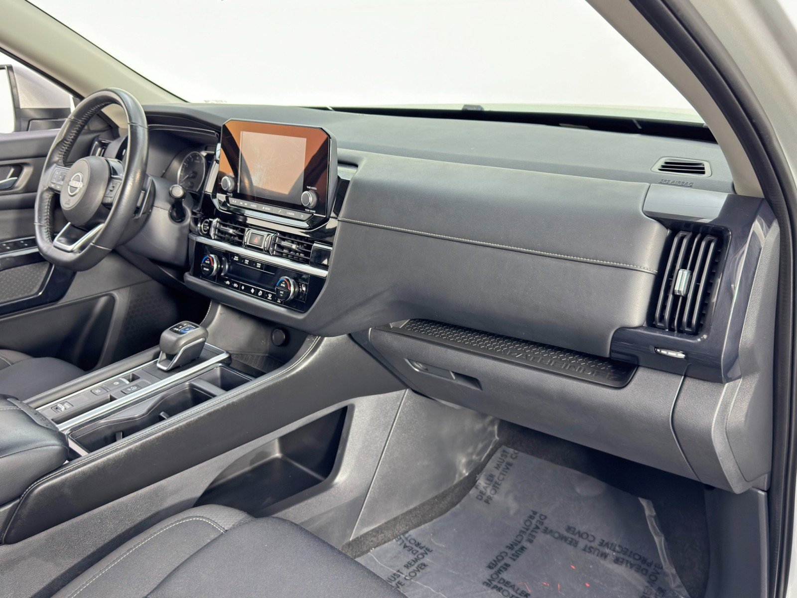 Used 2022 Nissan Pathfinder SV image 13