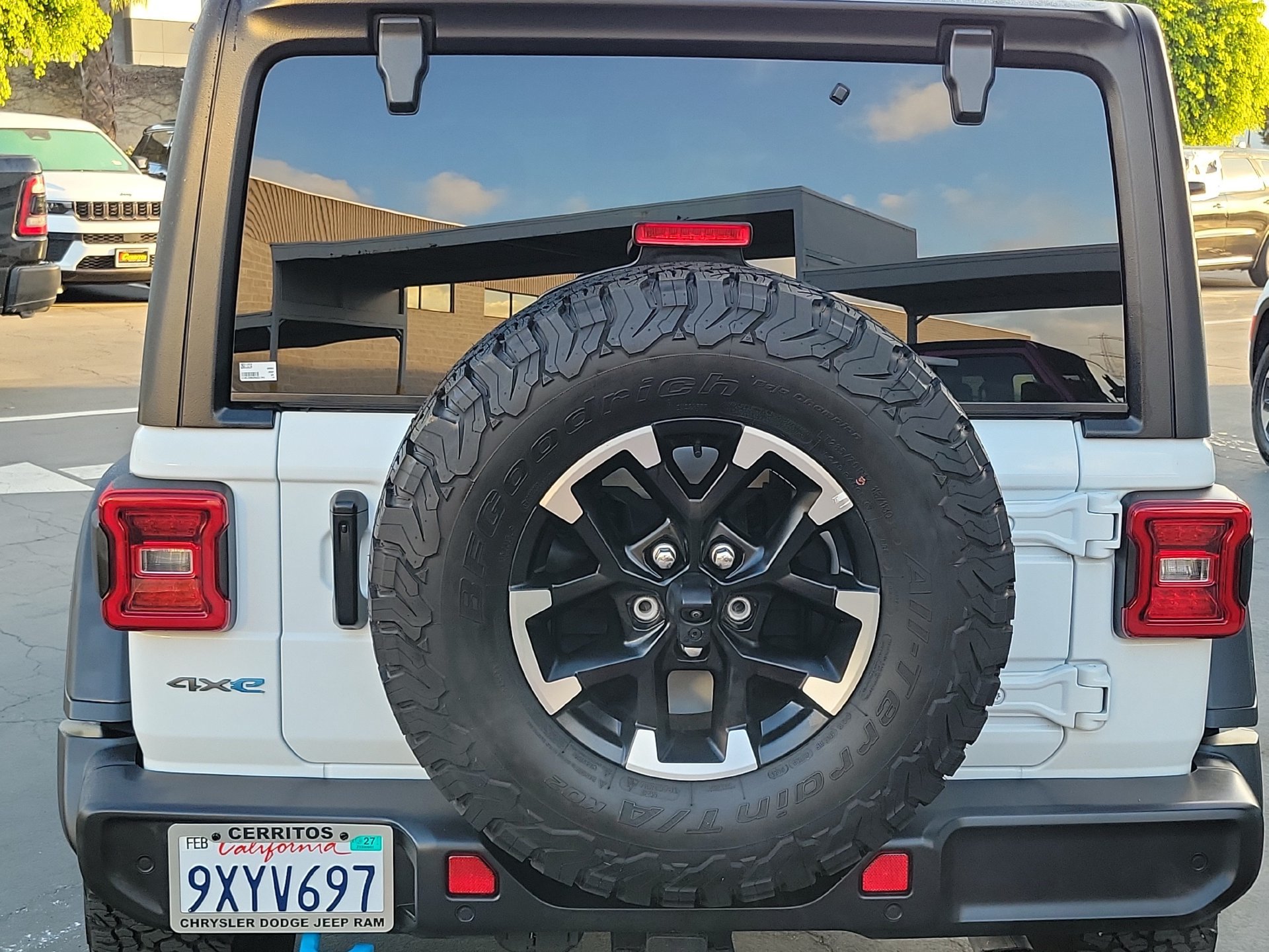 Certified 2024 Jeep Wrangler Unlimited Rubicon 4xe w/ Technology Group AWD/4WD image 3