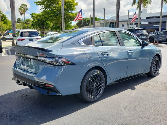 New 2026 Nissan Sentra SR w/ Floor Mat Package FWD image 4