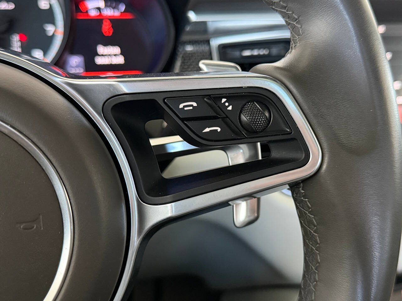Used 2018 Porsche Macan Turbo AWD/4WD image 29