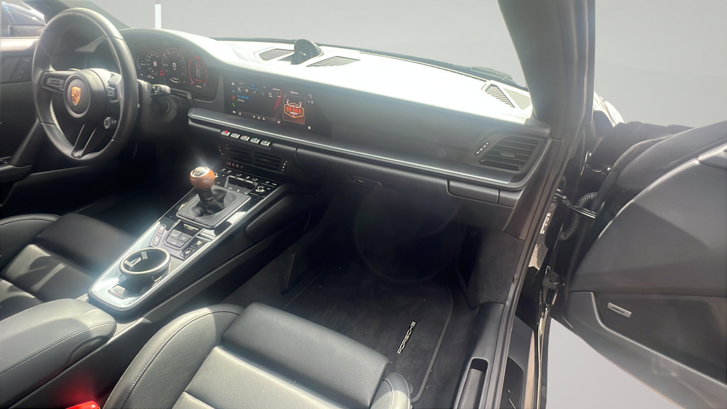 Certified 2025 Porsche 911 Carrera T RWD image 20