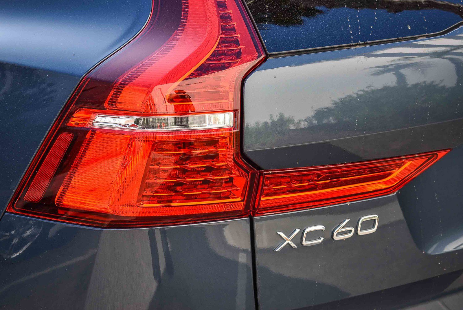 Used 2024 Volvo XC60 B5 Ultimate w/ Protection Package Premier image 8