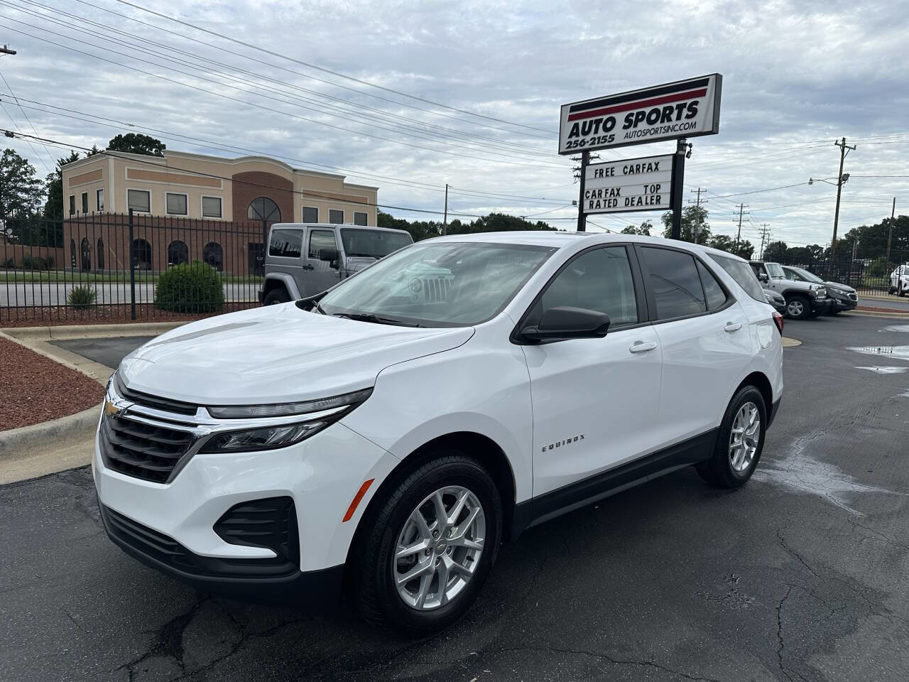 Used 2024 Chevrolet Equinox LS w/ LS Convenience Package image 1