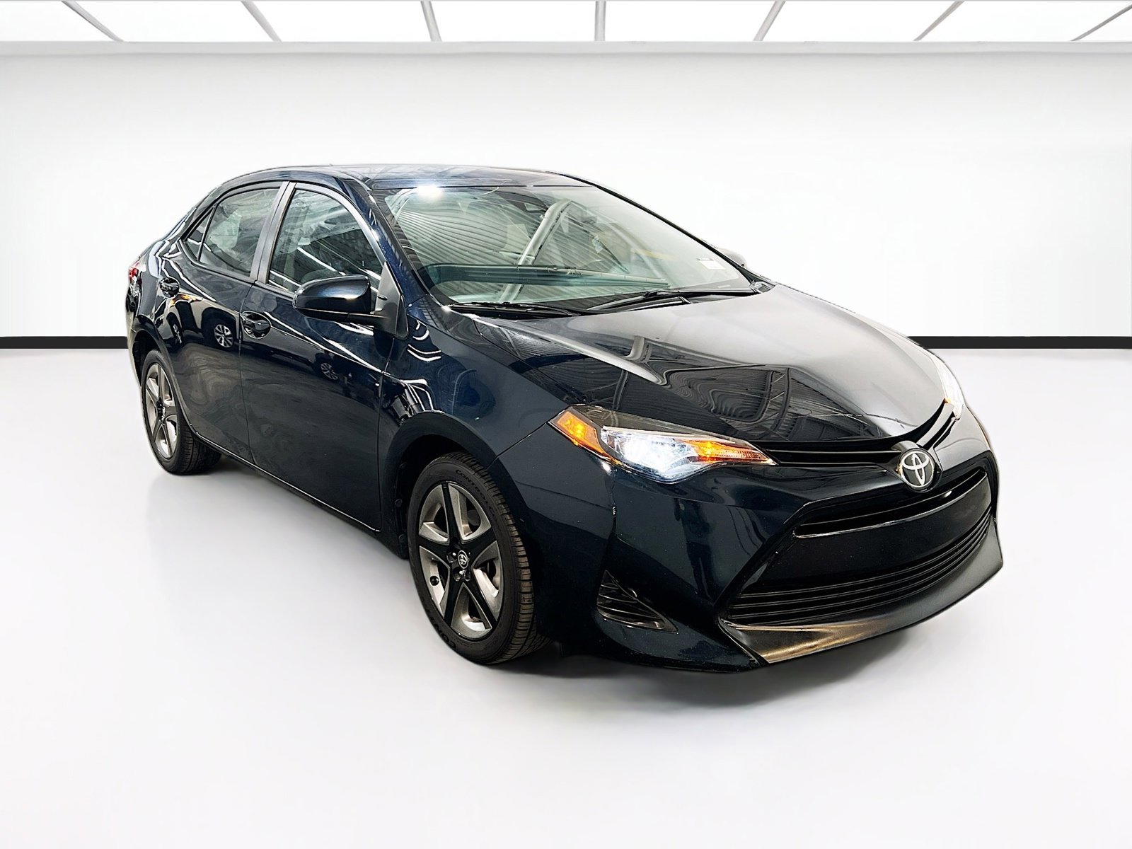 Used 2019 Toyota Corolla LE w/ Carpet Mat Package (TMS) FWD image 3