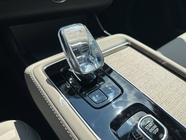 New 2026 Volvo XC90 B6 Plus w/ Protection Package Premier image 14