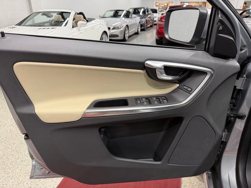 Used 2012 Volvo XC60 T6 AWD/4WD image 14