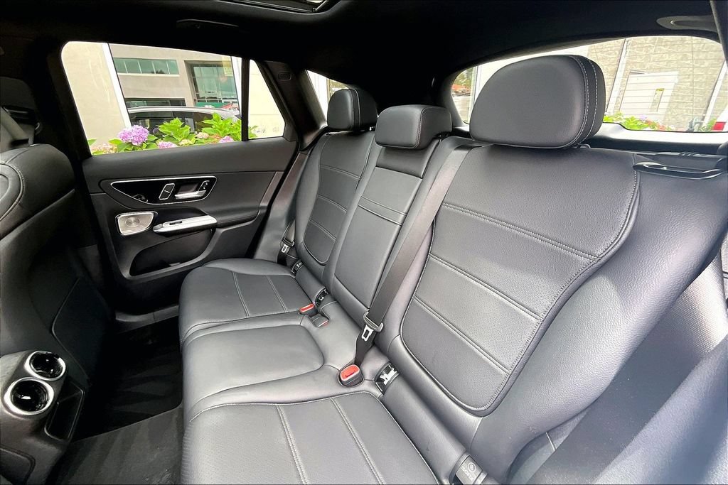 Used 2025 Mercedes-Benz GLC 350e 4MATIC image 28